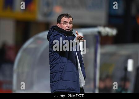 26.. November 2022; Dens Park, Dundee, Schottland: Scottish Cup Football, Dundee gegen Airdrie; Dundee Manager Gary Bowyer gibt Anweisungen Stockfoto