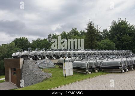 Untere Sessellift-Station im Jesenik-Gebirge. Stockfoto