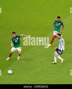 Hector Moreno aus Mexiko und Lionel Messi aus Argentinien in Aktion während des Spiels der FIFA-Weltmeisterschaft Gruppe C im Lusail Stadium in Lusail, Katar. Foto: Samstag, 26. November 2022. Stockfoto