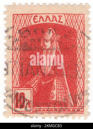 GRIECHENLAND - 1927. April 1: Orangefarben-rote Briefmarke von 10 Lepta mit dodecanesischem Kostüm. Die Dodekaner sind eine Gruppe von 15 größeren plus 150 kleineren griechischen Inseln in der südöstlichen Ägäis und im östlichen Mittelmeer vor der Küste des türkischen Anatolien, von denen 26 bewohnt sind. Diese Inselgruppe definiert im Allgemeinen die östliche Grenze des Meeres von Kreta. Sie gehören zur größeren Inselgruppe Southern Sporades. Rhodos ist seit der Antike die dominierende Insel der Gegend. Von den anderen sind Kos und Patmos historisch am wichtigsten Stockfoto