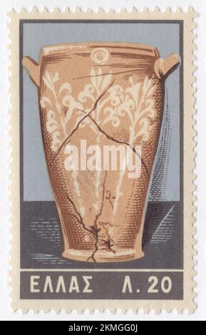 GRIECHENLAND - 1961. Juni 30: Eine 20-Lepta-Briefmarke, die Lily Vase, minoische Kunst darstellt. Minoische Töpferwaren wurden als Hilfsmittel benutzt, um die stumme minoische Zivilisation zu treffen. Seine ruhelose Abfolge von skurrilen, heranreifenden künstlerischen Stilen offenbart etwas von der Freude der minoischen Gäste an Neuheit, während sie Archäologen dabei unterstützen, den Schichten ihrer Stätten relative Daten zuzuweisen. Töpfe, die Öle und Salben enthielten, die aus dem 18.. Jahrhundert v. Chr. Kreta exportiert wurden, wurden an Orten auf den Ägäischen Inseln und dem griechischen Festland, auf Zypern, entlang der Küste Syriens und in Ägypten gefunden Stockfoto