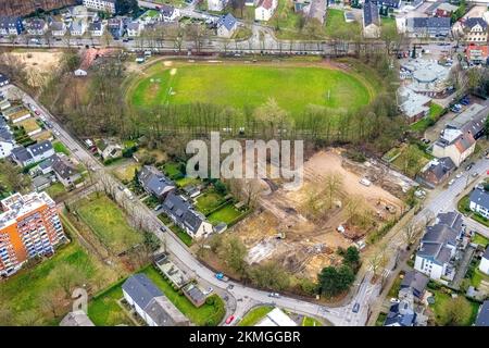 Luftaufnahme, Sportplatz Dorstener Straße und Baustelle für Wohnungen und Supermarkt auf dem Gebiet der ehemaligen Willy-Brandt-Schule und AWO Stockfoto