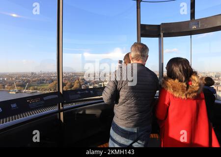 Der neue Attraktion Lift 109 im regenerierten Battersea Power Staion in SW London, Großbritannien Stockfoto