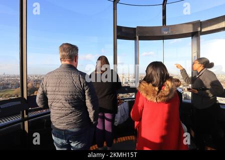 Der neue Attraktion Lift 109 im regenerierten Battersea Power Staion in SW London, Großbritannien Stockfoto