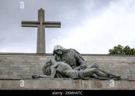 Szenen aus dem Tal der Gefallenen, eine katholische Basilika und ein Denkmal in Spanien Stockfoto