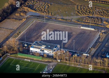 Luftaufnahme, Baustelle mit neuem Sportplatz und Ständen und Clubgebäude mit Sporttagesstätte Papenloh an der Lohschule in der Nähe Stockfoto