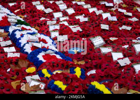 London, Großbritannien. 17.. November 2022. Im Cenotaph in London werden Sonntagskränze und Mohnblumen ausgestellt. (Kreditbild: © Tejas Sandhu/SOPA Bilder über ZUMA Press Wire) Stockfoto