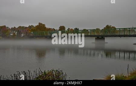 LAMBERTVILLE NJ, New Hope, PA Bridge. An einem grauen und nebligen Tag. Stockfoto