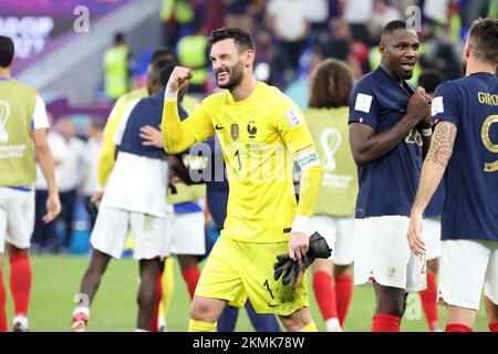 Der französische Torwart Hugo Lloris feiert den Sieg nach der FIFA-Weltmeisterschaft 2022, dem Fußballspiel der Gruppe D zwischen Frankreich und Dänemark am 26. November 2022 im Stadium 974 in Doha, Katar – Photo Jean Catuffe / DPPI Stockfoto