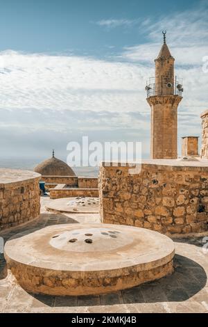 Panorama der alten Stadt Mardin bei Sonnenuntergang im Südosten der Türkei. Stockfoto