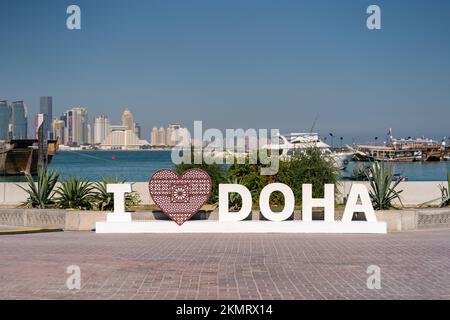 Ich liebe das Doha-Zeichen in Doha corniche, Katar. Stockfoto