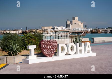 Ich liebe das Doha-Zeichen in Doha corniche, Katar. Stockfoto