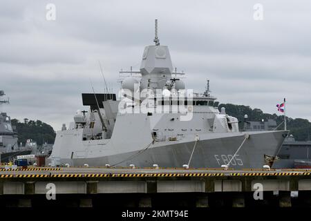 Präfektur Kanagawa, Japan - 05. September 2021: Königliche niederländische Marine HNLMS Evertsen (F805), De Zeven Provincien-Klasse Fregatte. Stockfoto