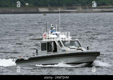 Präfektur Kanagawa, Japan - 05. September 2021: United States Navy Metal Shark 32 Defiant Patrouillenboot. Stockfoto