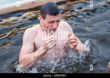 Wintertaufe in Minsk Weißrussland Stockfoto