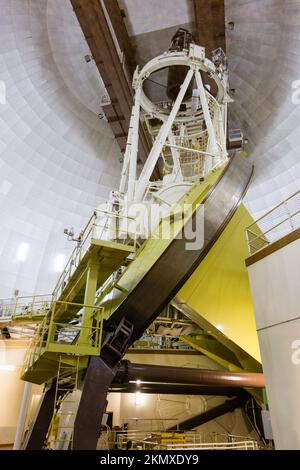 Das angloaustralische Teleskop (AAT) wird vom Australian Astronomical Observatory, Siding Springs Observatory, NSW, betrieben Stockfoto