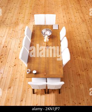 Der perfekte Esstisch. Ein eleganter Esstisch aus einem hohen Winkel. Stockfoto