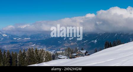 Bergstation Söllereck, Illertal dahinter, Allgäu Alps, Bayern, Deutschland, Europa Stockfoto