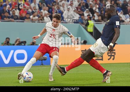 LINDSTROEM Jesper (DEN), Action, Duels gegen UPAMECANO Dayot (FRA). Game 23, Gruppe D Frankreich (FRA) – Dänemark (DEN) 2-1 am 26.. November 2022, Stadium 974 Fußball-Weltmeisterschaft 20122 in Katar ab November 20.. - 18.12.2022? Stockfoto