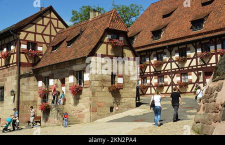 Die historische Altstadt von Nürnberg ist bei Nacht und tagsüber auf der 04.08.2017 in Nürnberg sehenswert. Schloss Nürnberg ein Magnet für Touristen Stockfoto