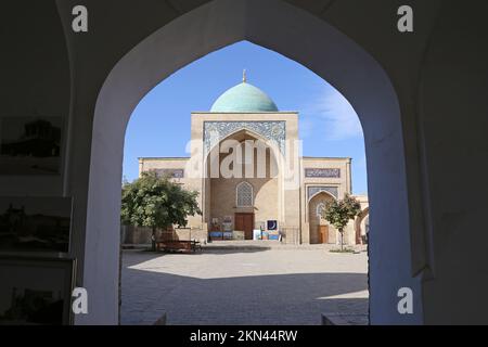 Barak Khan Madrasa, Hazrat Imam Square, Altstadt, Taschkent, Provinz Taschkent, Usbekistan, Zentralasien Stockfoto