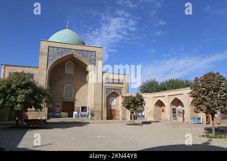 Barak Khan Madrasa, Hazrat Imam Square, Altstadt, Taschkent, Provinz Taschkent, Usbekistan, Zentralasien Stockfoto