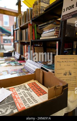 Chesterfield Second-Hand-Markt-Stallmusik Stockfoto