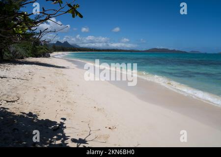 Hawaiianischer Strand an sonnigen Tagen auf Ohau Hawaii USA Stockfoto