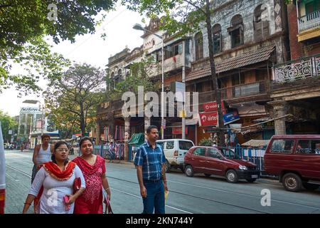 Eine typische Straße des alten Nordkalkutta, jetzt Kalkutta genannt. Stockfoto