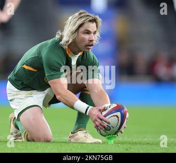 London ENGLAND - November 26: FAF De Klerk von Südafrika während des internationalen Herbstkampfes zwischen England und Südafrika in Twickenham Stockfoto