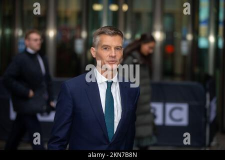 London, England, Großbritannien. 27.. November 2022. Der Verkehrsminister MARK HARPER wird vor der BBC gesehen, wie er am Sonntag mit Laura Kuenssberg erscheint. (Kreditbild: © Tayfun Salci/ZUMA Press Wire) Kredit: ZUMA Press, Inc./Alamy Live News Stockfoto