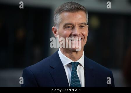 London, England, Großbritannien. 27.. November 2022. Der Verkehrsminister MARK HARPER wird vor der BBC gesehen, wie er am Sonntag mit Laura Kuenssberg erscheint. (Kreditbild: © Tayfun Salci/ZUMA Press Wire) Kredit: ZUMA Press, Inc./Alamy Live News Stockfoto