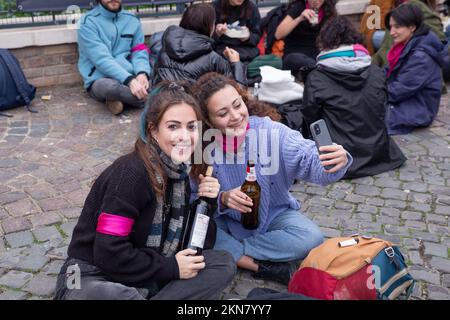 Rom, Italien. 26.. November 2022. Demonstration, organisiert von der Vereinigung "Non Una Di Meno" in Rom, gegen Gewalt gegen Frauen (Foto von Matteo Nardone/Pacific Press), Kredit: Pacific Press Media Production Corp./Alamy Live News Stockfoto