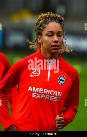 London, Großbritannien. 27.. November 2022. Dartford, England, November 27 2022: Lulu Jarvis (23 Brighton) wärmt sich während des Barclays The FA Women's Continental Tyres League Cup Spiels zwischen den London City Lionesses V Brighton und Hove Albion im Princess Park Stadium Dartford.England auf. (K Hodgson/SPP) Guthaben: SPP Sport Press Photo. Alamy Live News Stockfoto