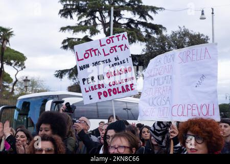 Rom, Italien. 26.. November 2022. Demonstration, organisiert von der Vereinigung "Non Una Di Meno" in Rom, gegen Gewalt gegen Frauen (Foto: Matteo Nardone/Pacific Press/Sipa USA) Kredit: SIPA USA/Alamy Live News Stockfoto