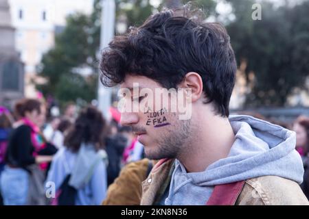 Rom, Italien. 26.. November 2022. Demonstration der Vereinigung „Non Una Di Meno“ in Rom gegen Gewalt gegen Frauen (Kreditbild: © Matteo Nardone/Pacific Press via ZUMA Press Wire) Stockfoto