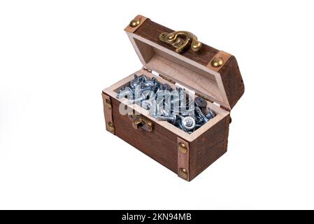 Holzkiste für Metallbolzen, Schrauben und Muttern schließen sich, Blechschrauben aus Stahl, Blechschraube für Metall, für Eisen, verchromt Stockfoto