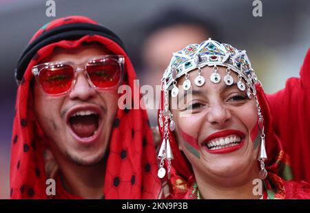 Doha, Katar, 27.. November 2022. Fans Marokkos während des Spiels der FIFA-Weltmeisterschaft 2022 im Al Thumama Stadium, Doha. Der Bildausdruck sollte lauten: David Klein/Sportimage Stockfoto