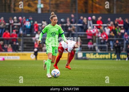 Köln, Deutschland. 27.. November 2022. Köln, Deutschland, November 27. 2022: Svenja Huth (10 Wolfsburg) während des FLYERALARM Frauen-Bundesliga-Spiels zwischen 1. FC Köln und VfL Wolfsburg im Franz-Kremer-Stadion in Köln. (Norina Toenges/SPP) Kredit: SPP Sport Press Photo. Alamy Live News Stockfoto