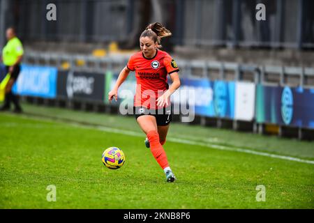 London, Großbritannien. 27.. November 2022. Dartford, England, November 27 2022: Veatriki Sarri (7 Brighton) tritt beim Barclays The FA Women's Continental Tyres League Cup zwischen den London City Lionesses V Brighton und Hove Albion im Princess Park Stadium Dartford in England auf. (K Hodgson/SPP) Guthaben: SPP Sport Press Photo. Alamy Live News Stockfoto