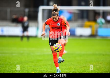 London, Großbritannien. 27.. November 2022. Dartford, England, November 27 2022: Veatriki Sarri (7 Brighton) kontrolliert den Ball während des Spiels Barclays The FA Women's Continental Tyres League Cup zwischen den London City Lionesses V Brighton und Hove Albion im Princess Park Stadium Dartford.England. (K Hodgson/SPP) Guthaben: SPP Sport Press Photo. Alamy Live News Stockfoto