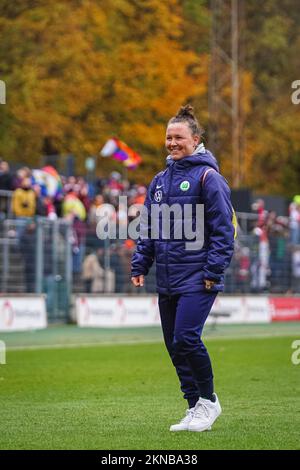 Köln, Deutschland. 27.. November 2022. Köln, Deutschland, November 27. 2022: Marina Hegering (31 Wolfsburg) nach dem FLYERALARM Frauen-Bundesliga-Spiel zwischen 1. FC Köln und VfL Wolfsburg im Franz-Kremer-Stadion in Köln. (Norina Toenges/SPP) Kredit: SPP Sport Press Photo. Alamy Live News Stockfoto