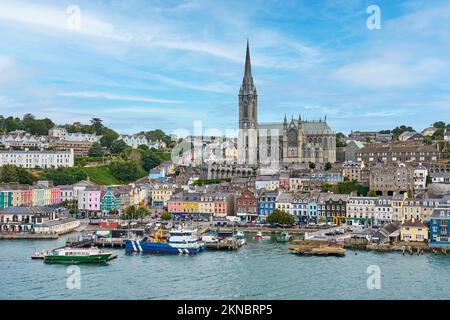 Stadtbild von Cobh Harbour, Hafen von Cork in Südirland Stockfoto