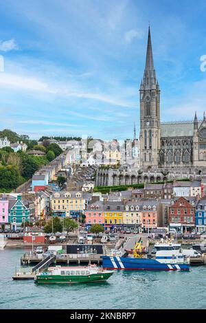 Stadtbild von Cobh Harbour, Hafen von Cork in Südirland Stockfoto