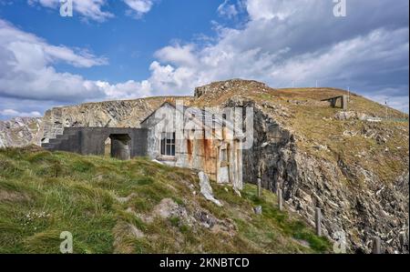 Wilde Klippen am Mizen Head in der Grafschaft Cork, Republik Irland Stockfoto