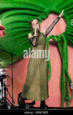 Assurdite auf der Bühne während Assurdite eröffnet das Konzert von Alessandra Amoroso, italienischer Sängerin Musikkonzert in Jesolo (Ve), Italien, November 26 2022 Stockfoto