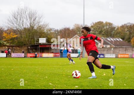 London, Großbritannien. 27.. November 2022. Kara Fordjour (11 Gillingham) in Aktion beim zweiten Spiel der Vitality Women's FA Cup Second Round zwischen Dulwich Hamlet und Gillingham. Champion Hill, Dulwich. Kredit: Liam Asman/Alamy Live News Stockfoto