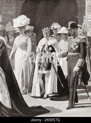 Die Investitur des Prinzen von Wales, Caernarvon Castle, Wales, 1911. Von links nach rechts: Mary of Teck, 1867 – 1953. Königin Gemahlin des Vereinigten Königreichs. Edward VIII, 1894-1972. Prinz von Wales und zukünftiger König von Großbritannien. George V., 1865-1936. König des Vereinigten Königreichs. Stockfoto