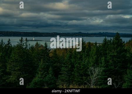 Landschaftsblick auf die Insel Mcnabs und den hafen von halifax Stockfoto