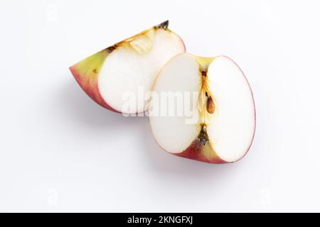 Roter Apfel isoliert, Apfel auf weißem Hintergrund geschnitten, organische Produkte Stockfoto